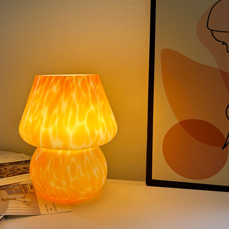 Cross-border creative mushroom lamp, cream-style simple indoor bedside lamp, cute and ins girlish atmosphere decorative table lamp details Picture