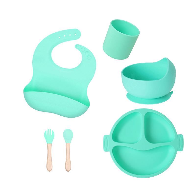 Baby complementary food bowl, children's silicone separated plate, wooden handle fork and spoon set, children's learning to eat silicone tableware plate Application Scenario