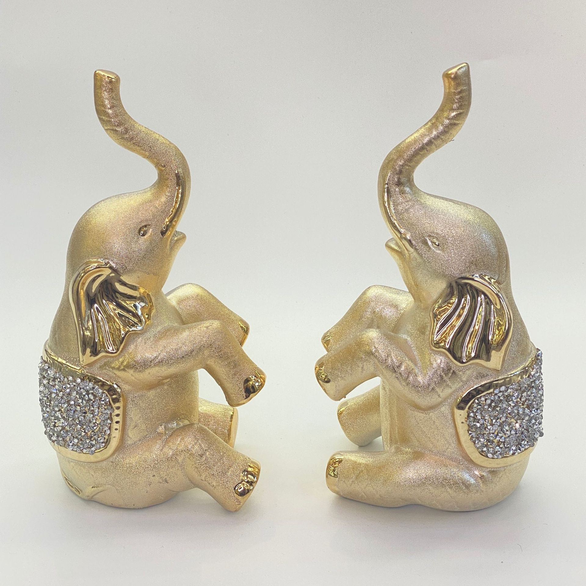 Chinese-style home decoration items, creative three-dimensional jewelry boxes, storage boxes, handicrafts, creative handicrafts, gold and silver electroplated apple ornaments, home decoration handicrafts, fruit ornaments, pear handicrafts