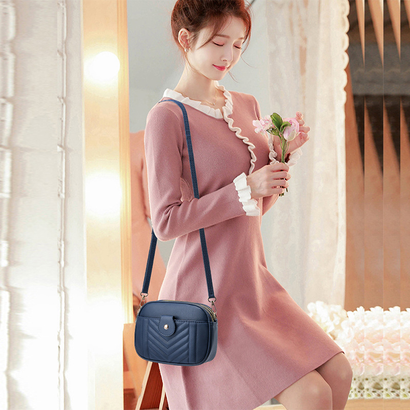 bags, a stylish and stylish crossbody bag for women in summer 2025, is a versatile and unique choice for women to wear over one shoulder details Picture