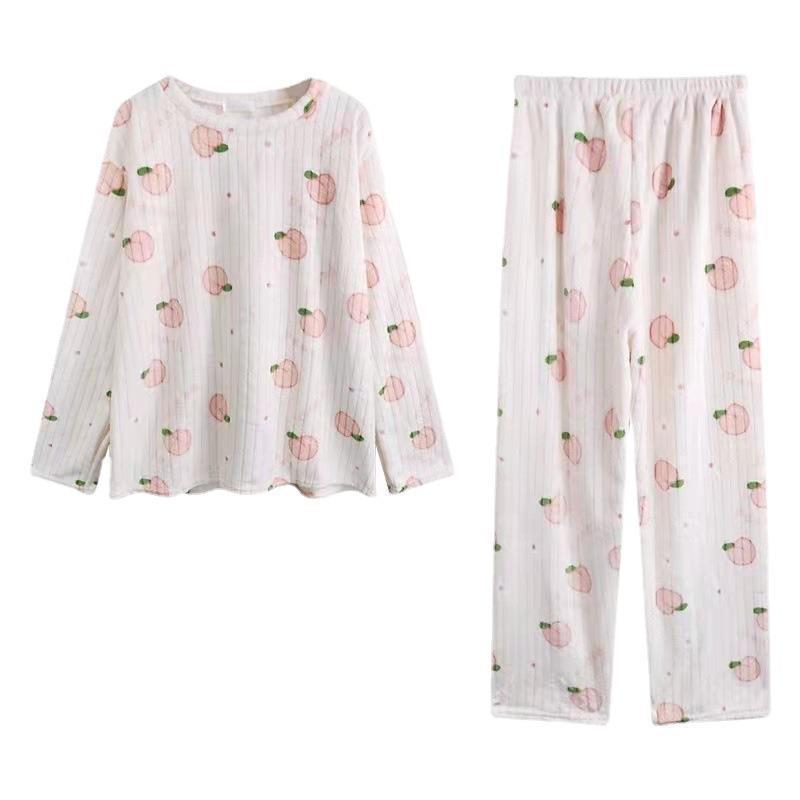 Autumn and winter collection: Bear print coral fleece pajama set, loose and warm outerwear for women, long-sleeved two-piece home wear Item Picture