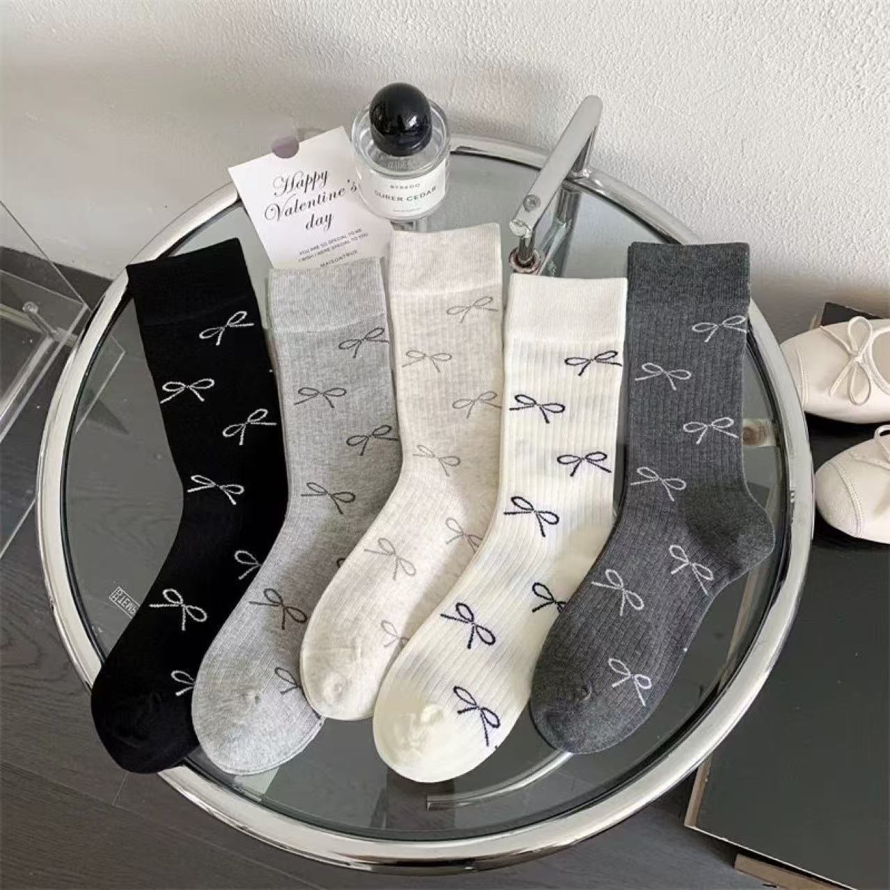 One-piece delivery of men's autumn and winter black, white and gray mid-leg socks in solid colors for men. Direct sales from Zhuji sock manufacturer. Fashionable one-piece delivery of men's socks. 182750436 details Picture