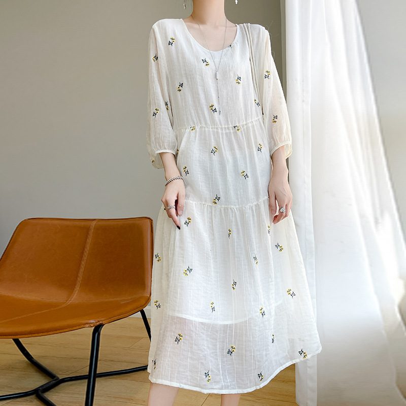 French-style high-end embroidered dress for women, a new summer dress with a high-end feel, three-quarter sleeves, and a vacation-style casual long skirt details Picture