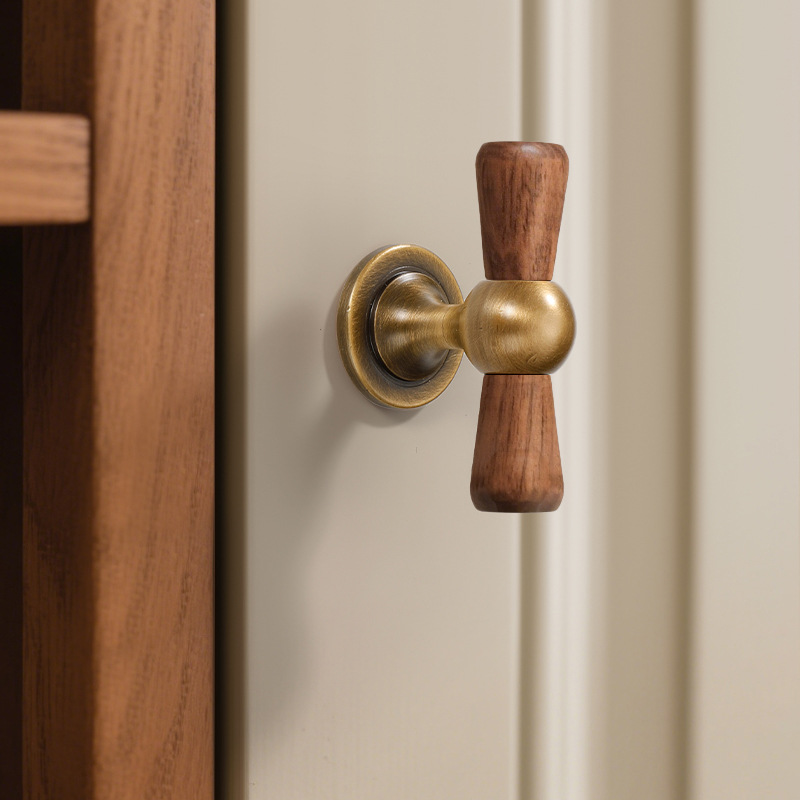 Retro walnut wood brass handles, antique copper-colored cabinet doors, cabinet drawer handles, wardrobe door small handles details Picture