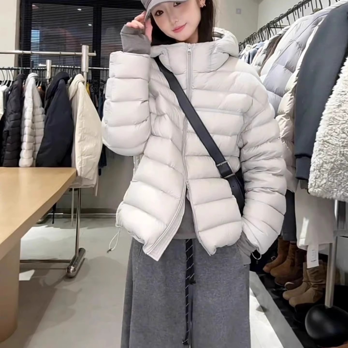 Hooded short down jacket with ribs for women, light and warm in winter, loose, fashionable and versatile white duck down casual coat pic 3