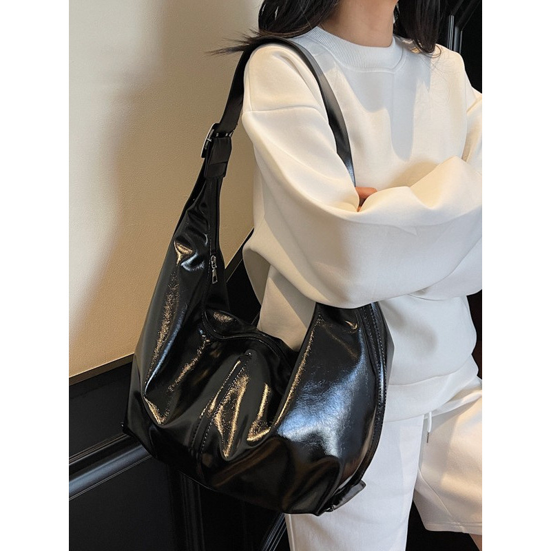 大容量腋下包女2025新款春夏季休闲百搭单肩斜挎包流行通勤饺子包细节图