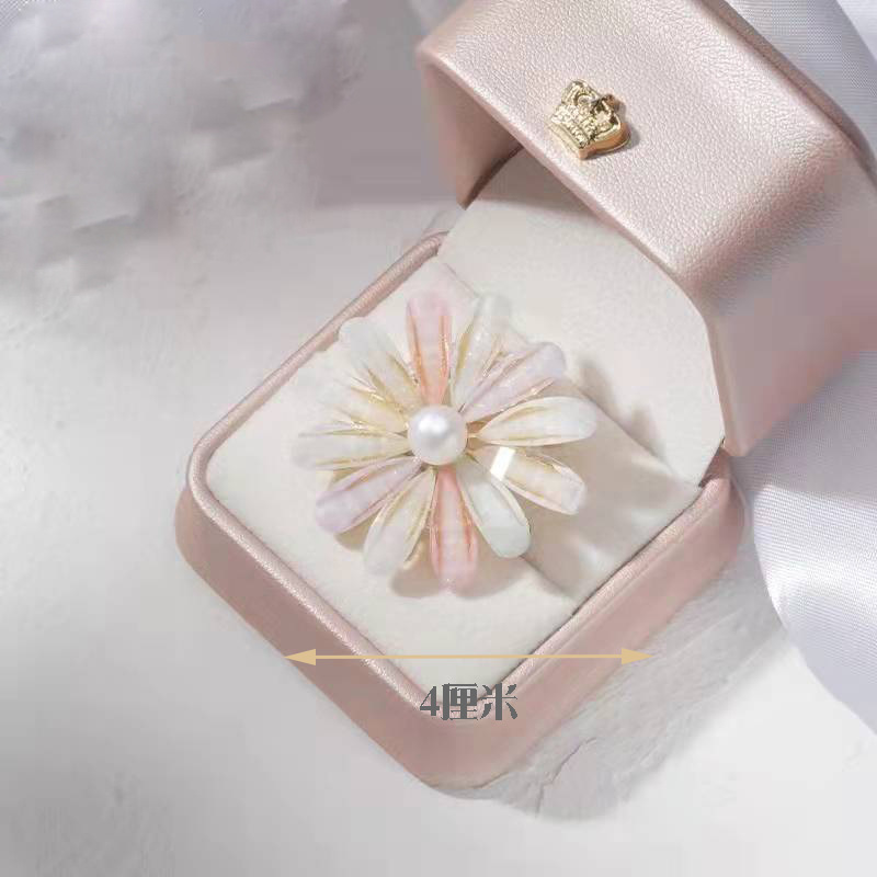 Butterfly brooch, high-end and elegant, high appearance level, cardigan, niche design sense, sweater, suit, versatile, retro brooch wholesale details Picture