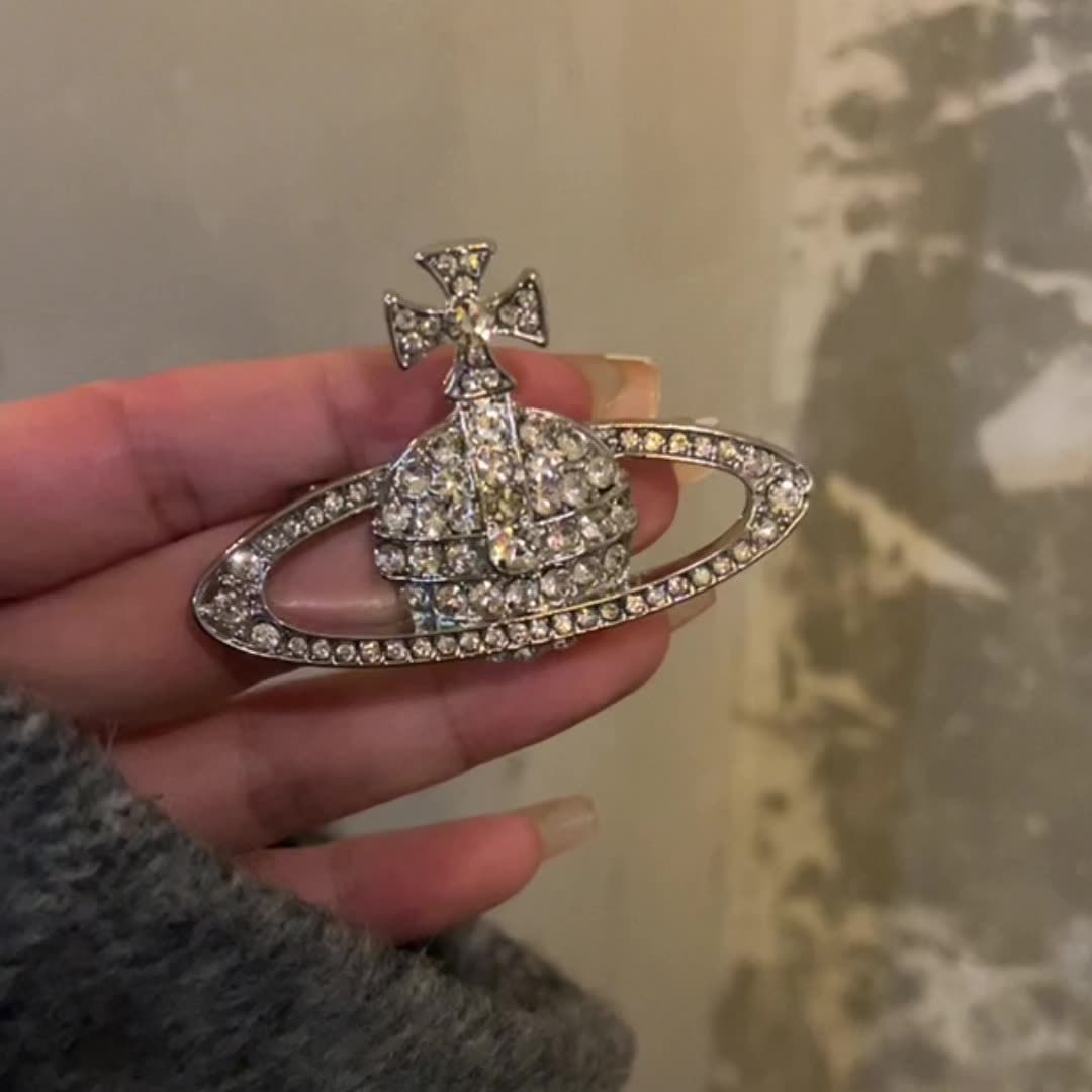 Shining with full diamonds, the same Saturn brooch for women on Instagram, a niche academic style, light luxury, planetary element, versatile clothing and accessory details Picture