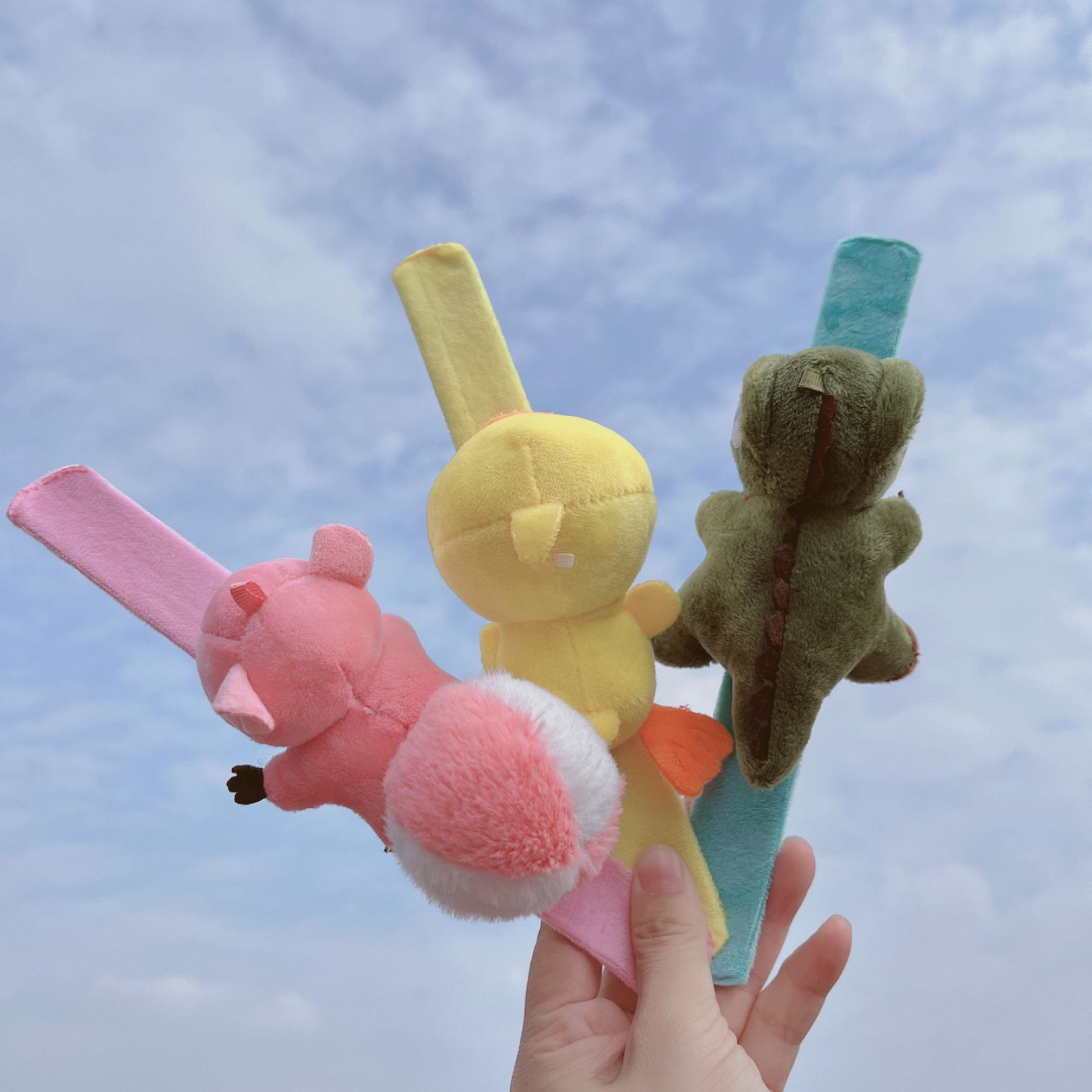 海跃饰品儿童毛绒卡通啪啪圈多种卡通可爱动物手腕创意毛绒拍拍圈产品图