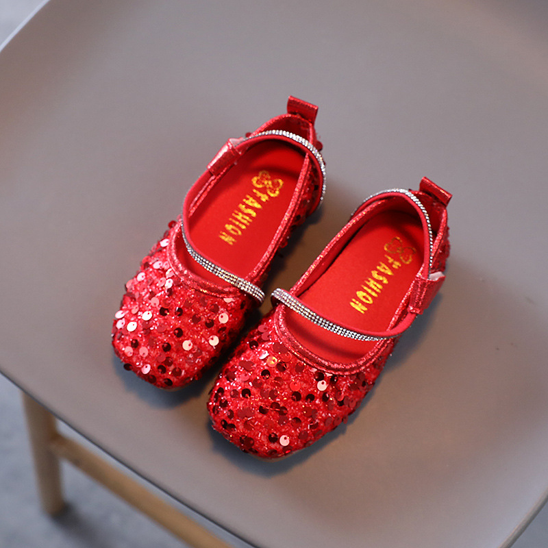 New Spring and Autumn student sequined round-toe flat little girl leather shoes, red dancing shoes, grandma shoes Application Scenario