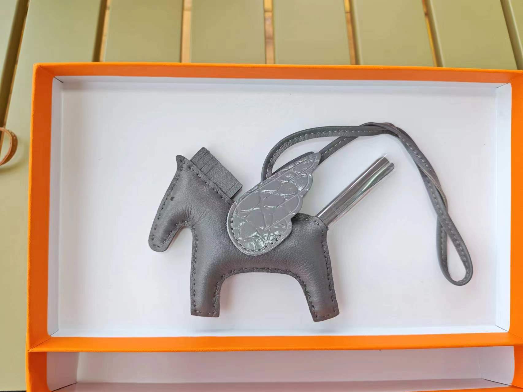 Direct sales from the original manufacturer of handmade genuine leather pegasus pendants details Picture