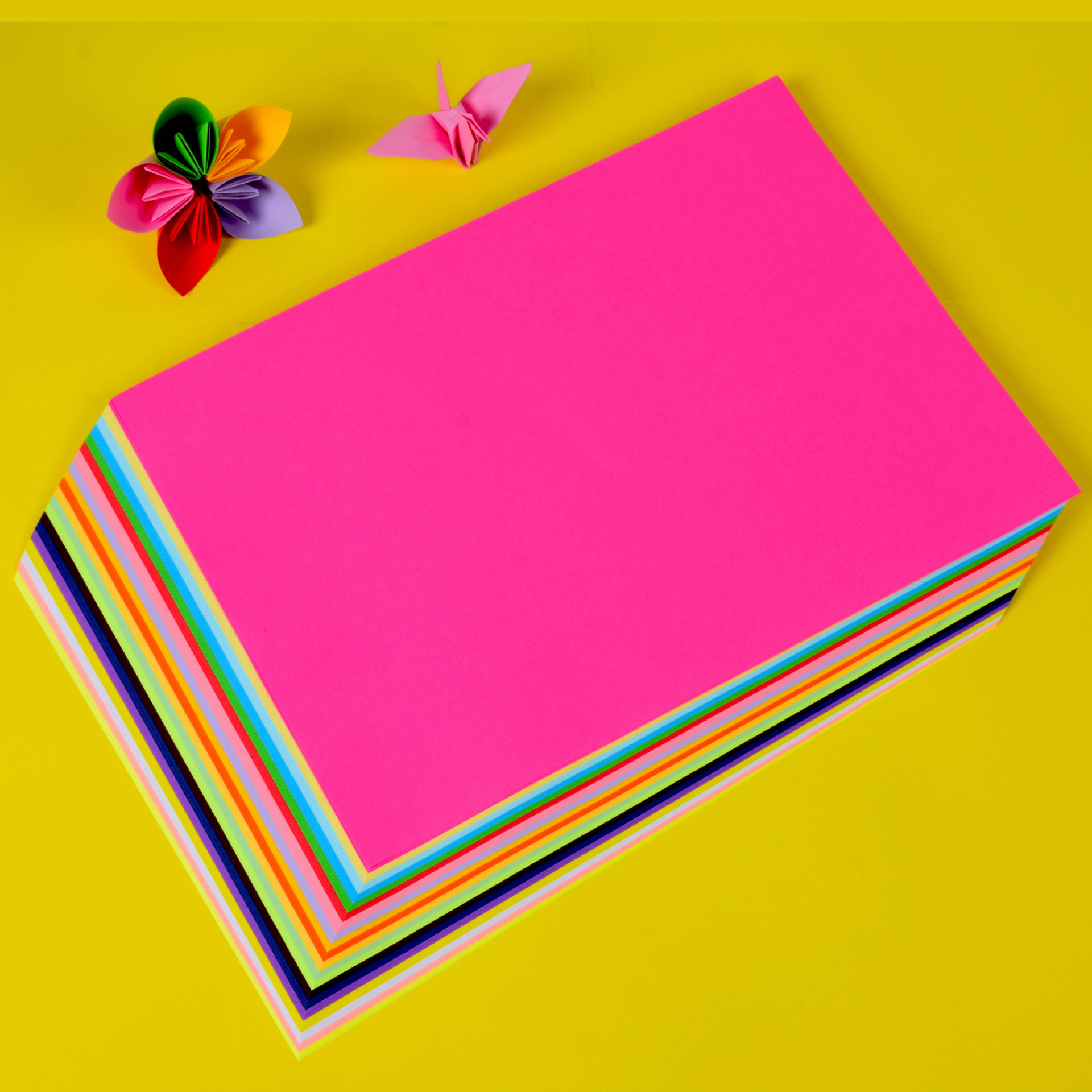 Factory direct sales of children's colorful handmade origami paper, thousand paper cranes, DIY materials for kindergartens, square colored paper Application Scenario