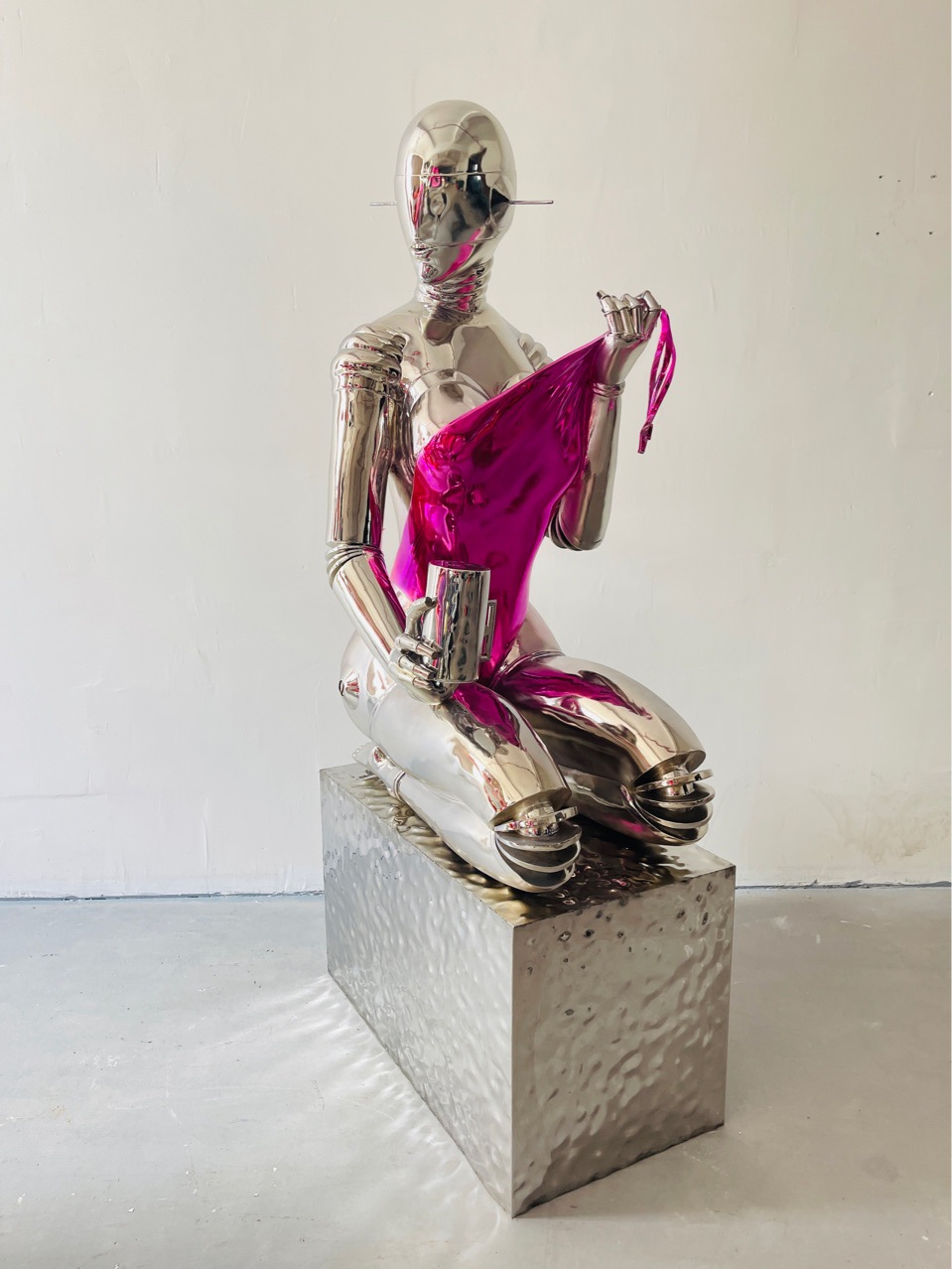 Resin sculptures, decorative items, handicrafts, KTV soft furnishings, figurines, models, club and supermarket decoration