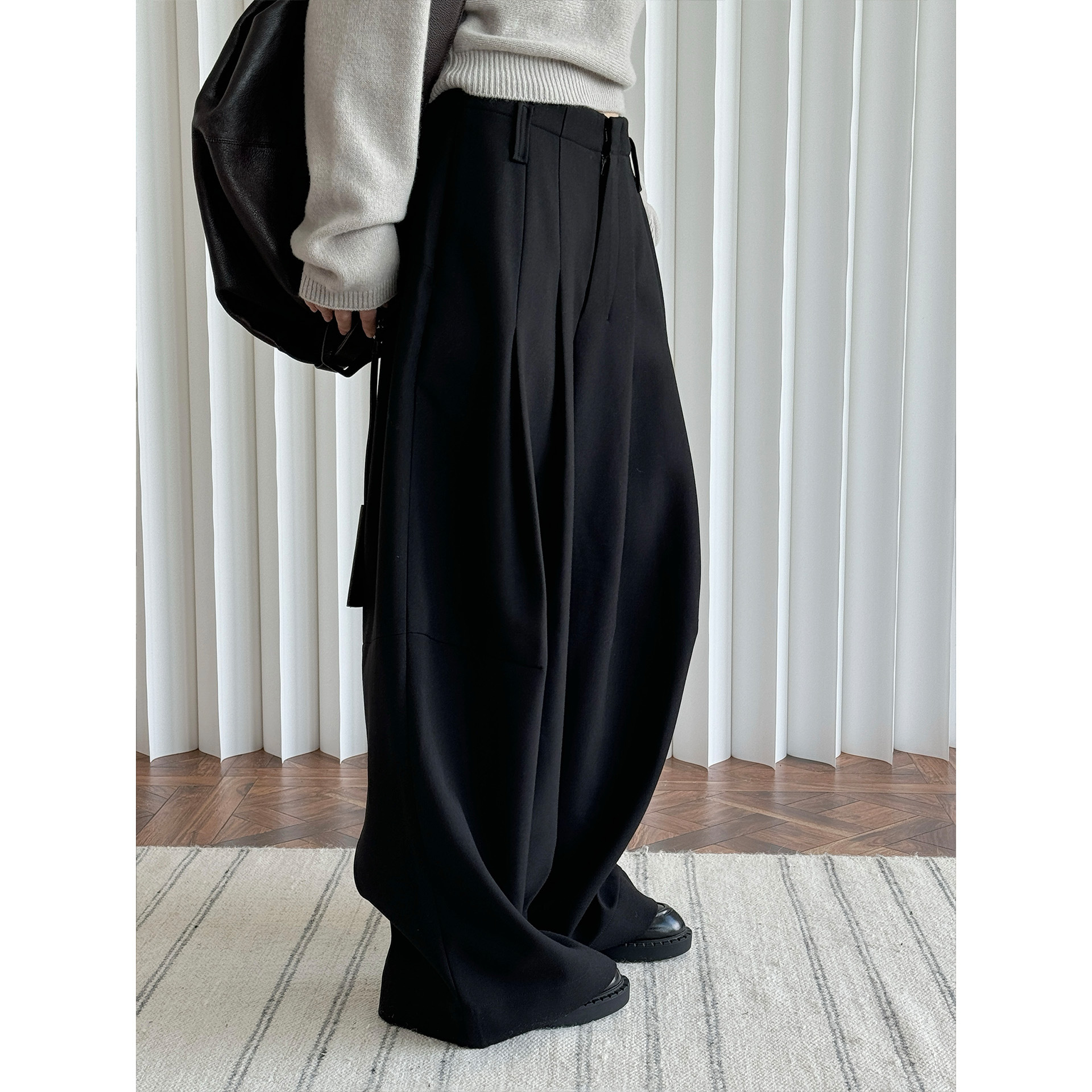 Louvre 2024 Winter New Parisian design commuter wide-leg trousers, crisp and thick, slimming long pants for women Application Scenario
