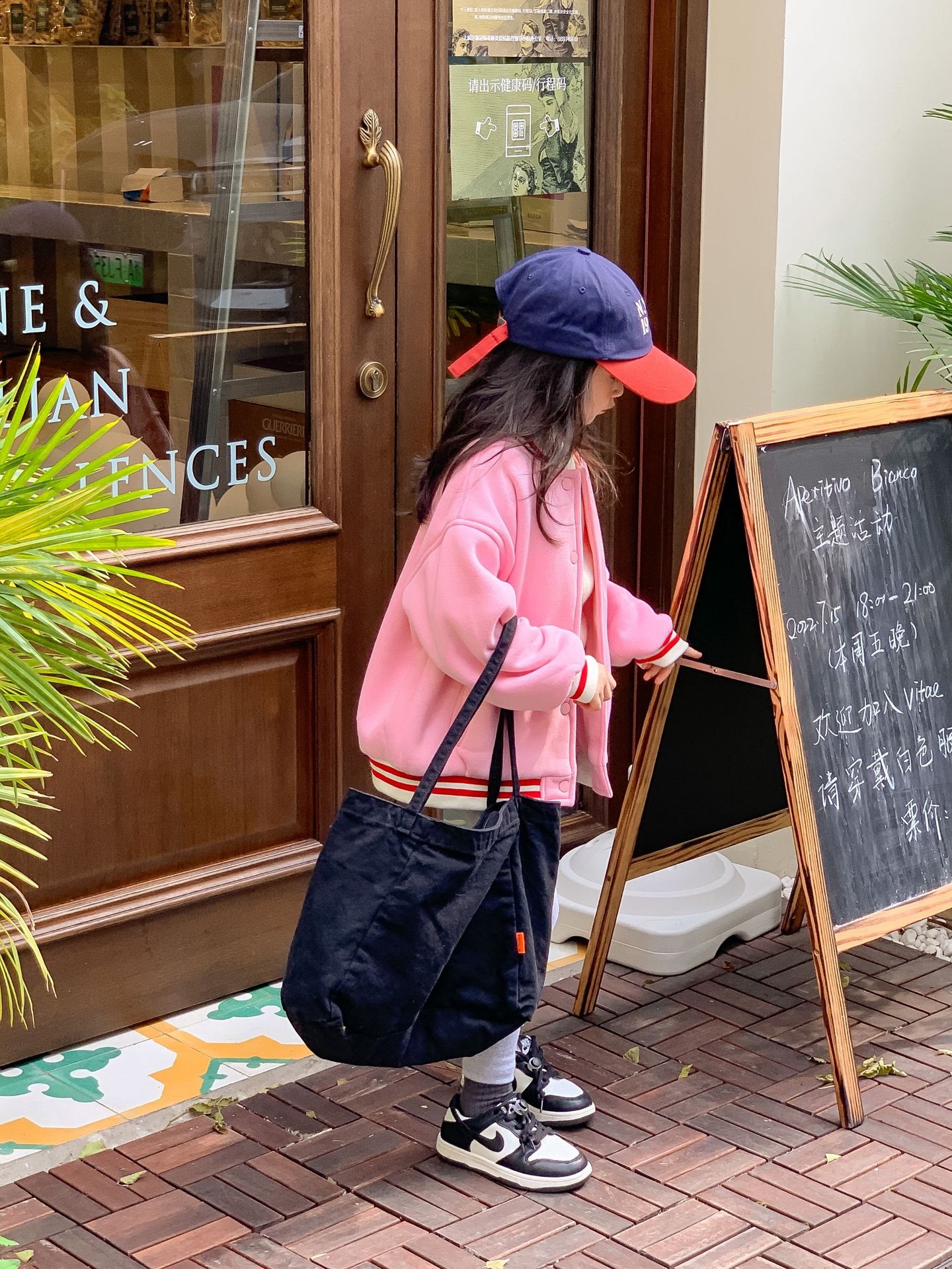 TCkids2022AW Autumn/Winter Edition fleece thickened embroidered label pink baseball jacket Application Scenario