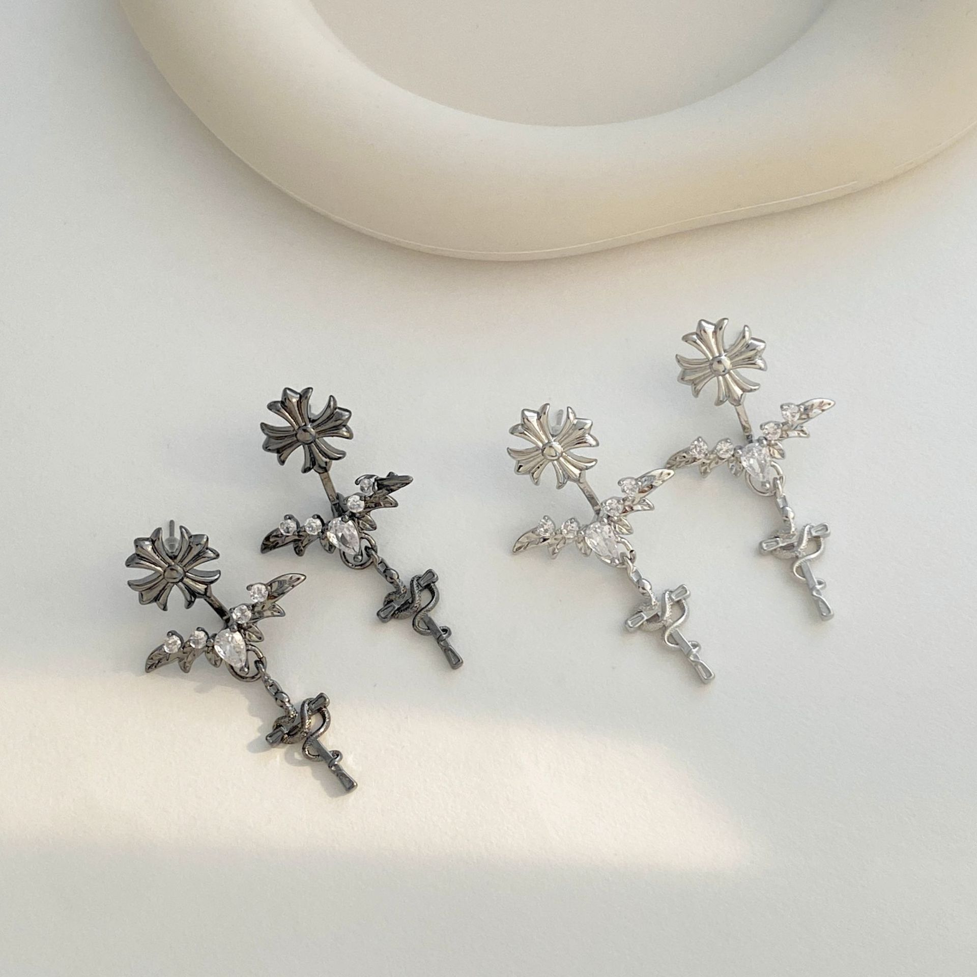 新款朋克耳环小众暗黑风设计金属个性两戴冷淡风十字架翅膀蛇潮酷