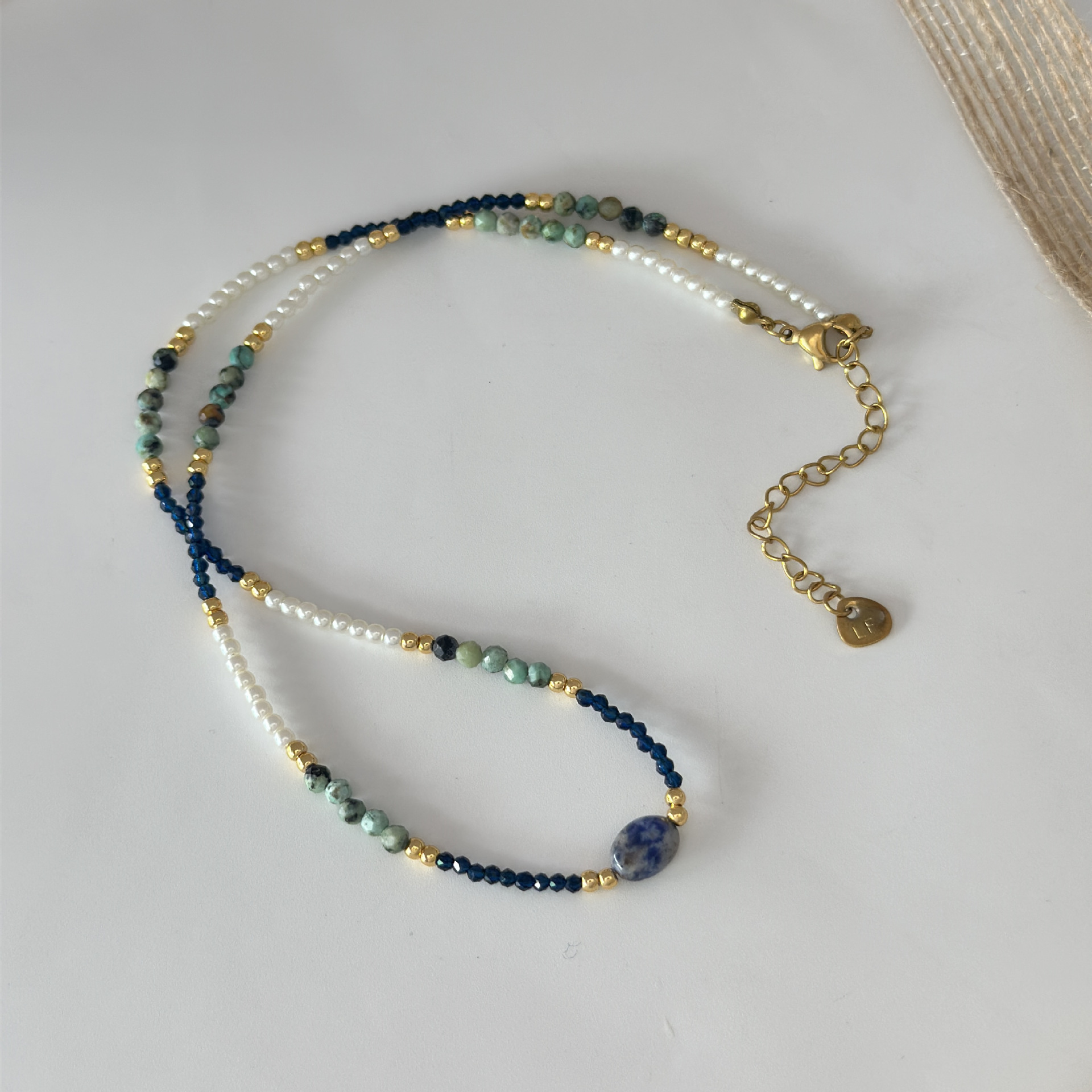 High-end, niche, deep blue, retro collarbone chain, pearl necklace, natural stone necklace, design sense, light luxury style accessories