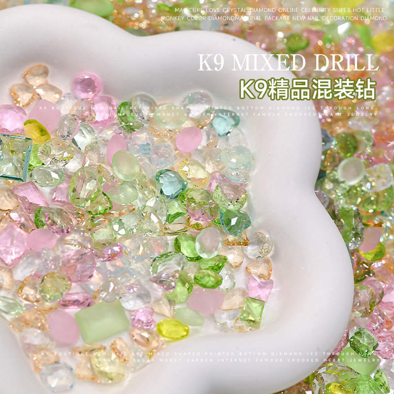 K9美甲钻整批按斤混款爆闪小饰品装饰异形钻小号透色美甲饰品网红