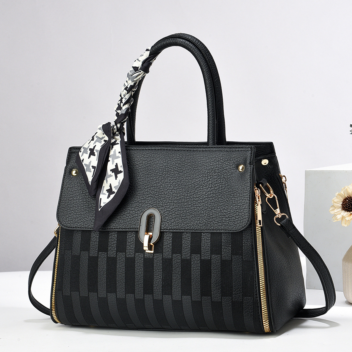 Personality 2024 Women's Handbag Fashion Fashion Shoulder Bag Simple New Bag All The Crossbody Korean Version Crossspan Bag Application Scenario