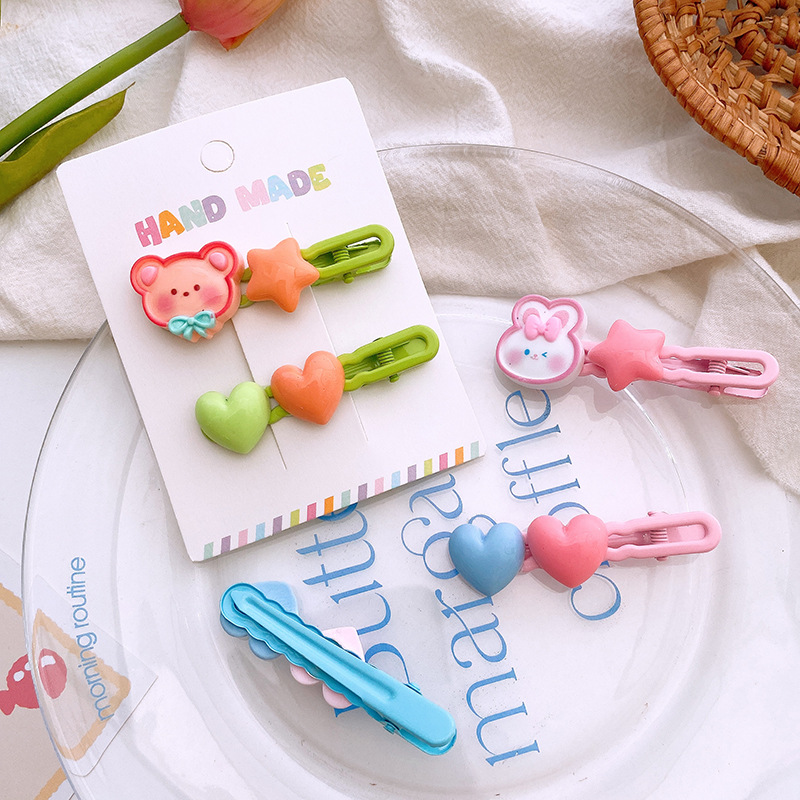Dopamine Girl Creamy Cartoon Animal Color Contrast Heart Hollow Hairpin Cute Student Children Hair Accessories Application Scenario