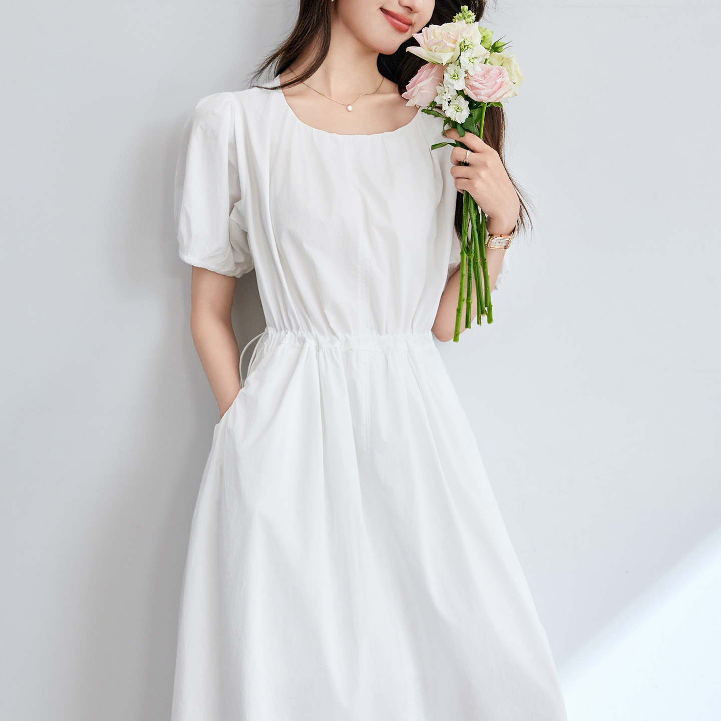 A sweet short-sleeved cotton cocoon-white dress for women's summer, featuring a new French design with pleated LACES and a cinched waist Specification image