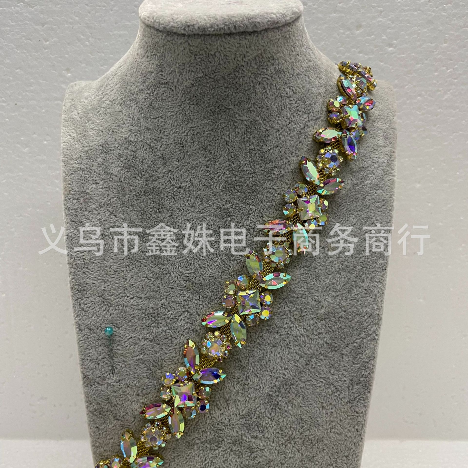 Factory wholesale of large-leafed glass diamonds, DIY water diamonds, clothing accessories, textile accessories, wedding gowns and evening gowns, diamond ornaments Specification image