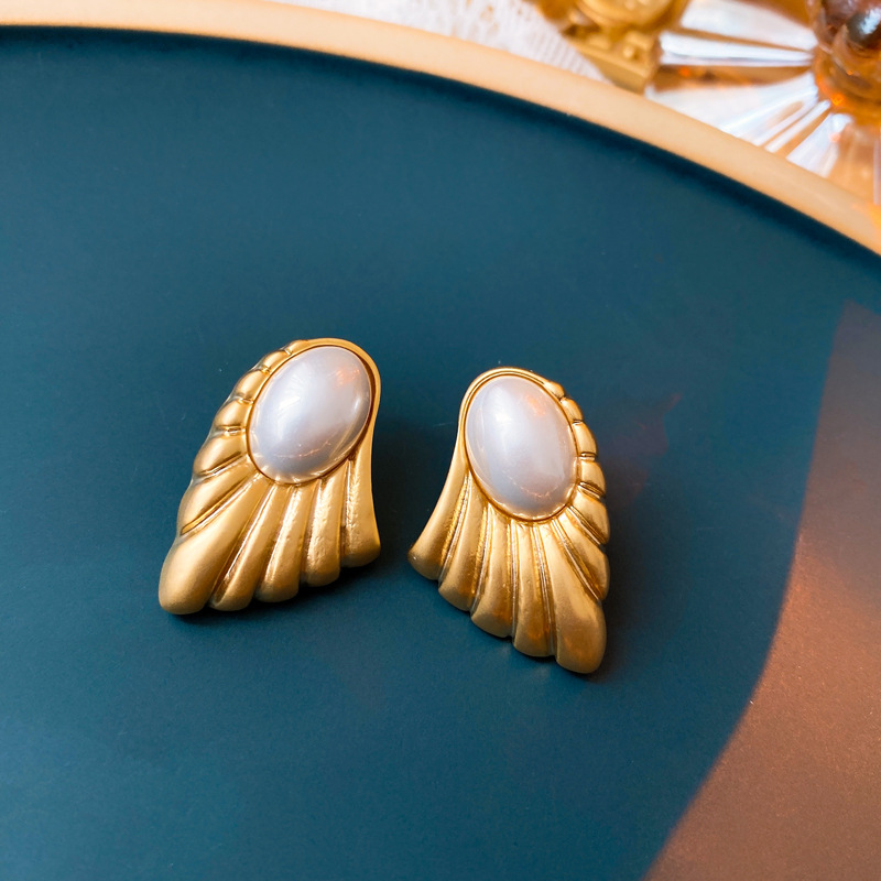 Light luxury retro pearl stud silver needle earrings, niche fashion, high-end feel, versatile women's earrings wholesale accessories from Yiwu details Picture