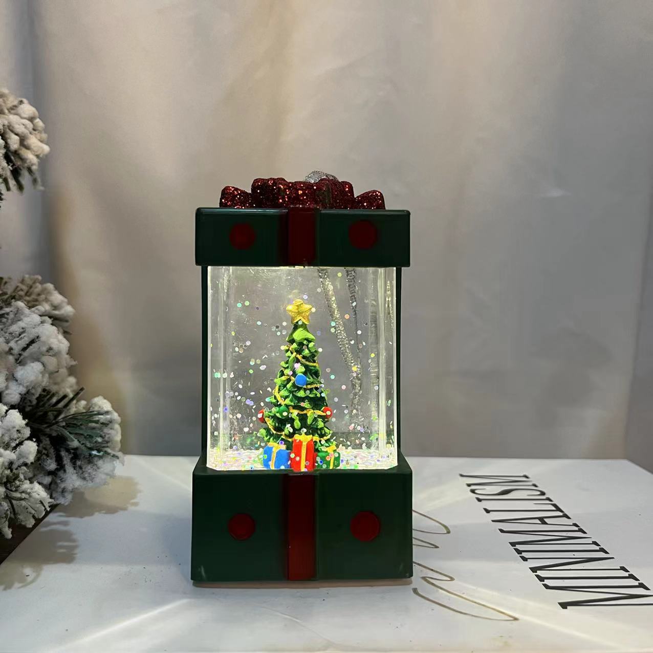 Christmas New Christmas Gift Gift Decoration Crystal Gift Box Waterflood Light Crystal Light Small Oil Lamp details Picture