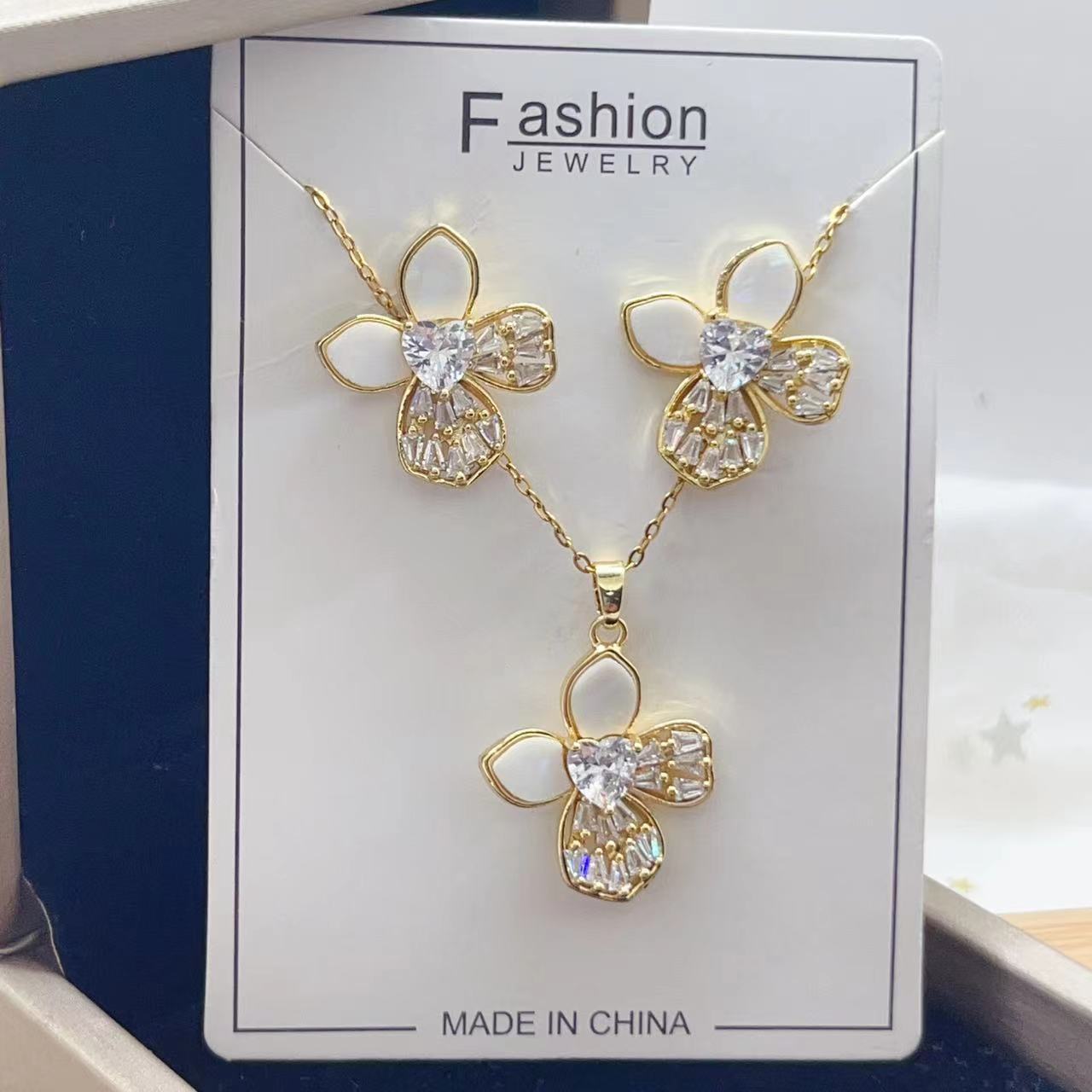 New copper-plated real gold butterfly flower pearl zircon light luxury fashion individual INS style earrings and necklace set Application Scenario