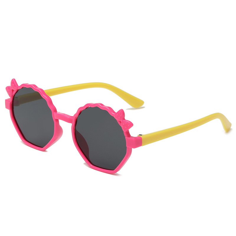 New bow-decorated children's sunglasses, street style cartoon children's sunglasses, Korean version boys' and girls' sunflower glasses Application Scenario