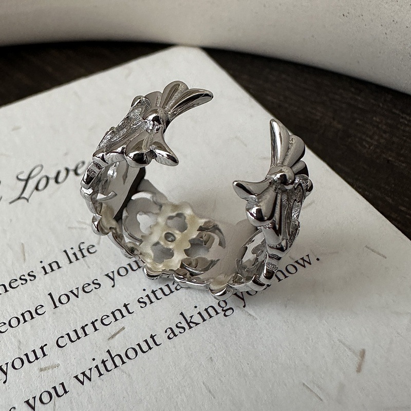 S925 pure silver, a niche and light luxury white gold warbler tail flower ring, a fashionable, simple and classic silver ring jewelry wholesale Item Picture