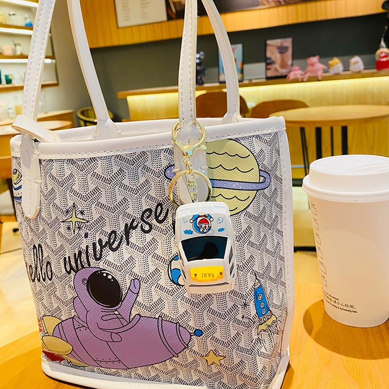 Wholesale of cartoon cute Doraemon toy cars, creative keychains, student schoolbags, pendants and couple small gifts Application Scenario