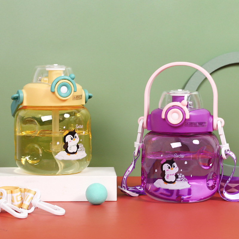 2023 Spring/Summer large-belted water cup, plastic, cute and creative, children's and primary school students' military training straw, large-capacity water bottle, durable Specification image