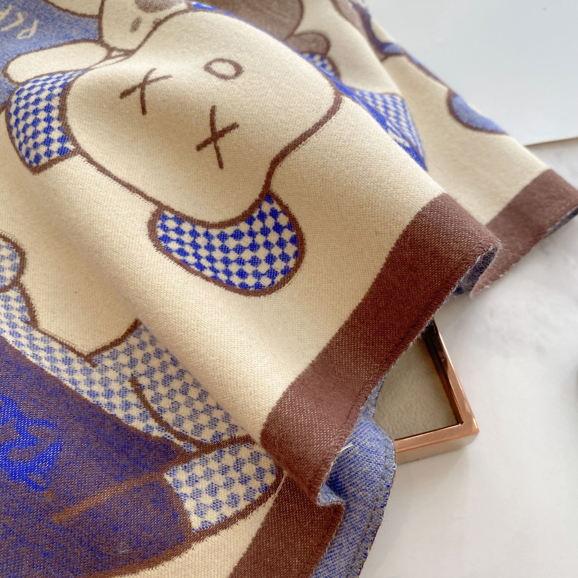 2022 Autumn And Winter New Shawl Explosion Fashion Brand Bear Imitation Cashmere Scarf Female Fashion All-In-One Manufacturers Direct Sales Application Scenario