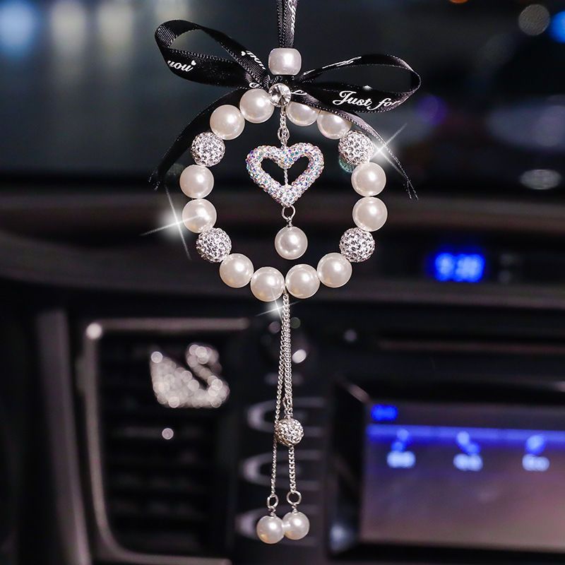 Ins-style pearl and diamond car pendants, interior pendants, creative and cute car rearview mirror pendants, car hangers Application Scenario