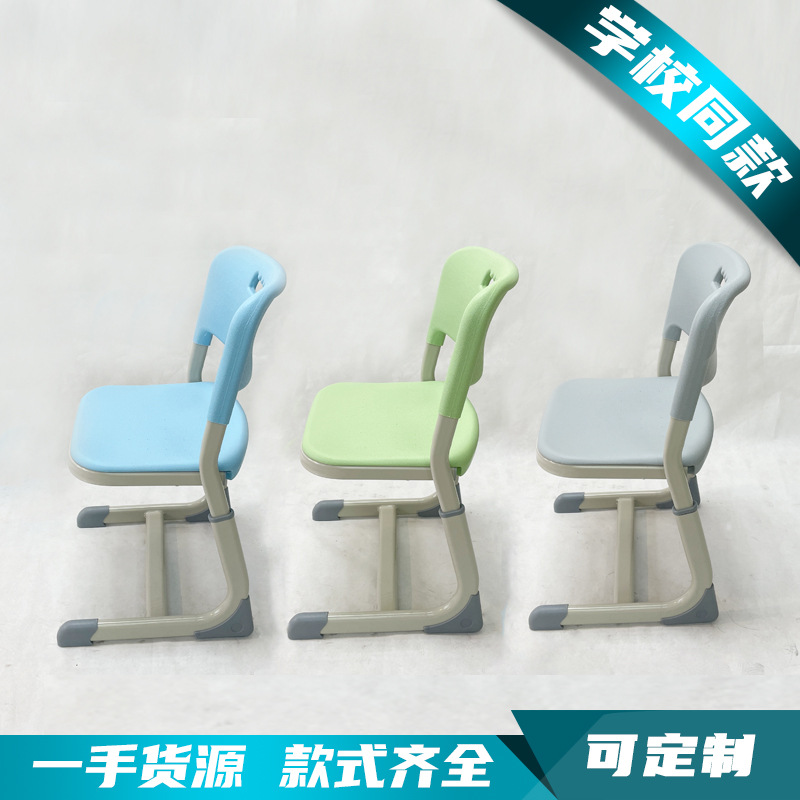 学校课桌椅实物图