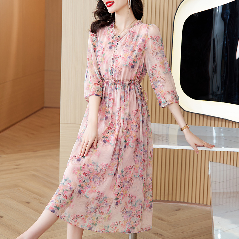 Silk floral print dress for women 2023 Summer new style, high-end and stylish beach dress for middle-aged moms