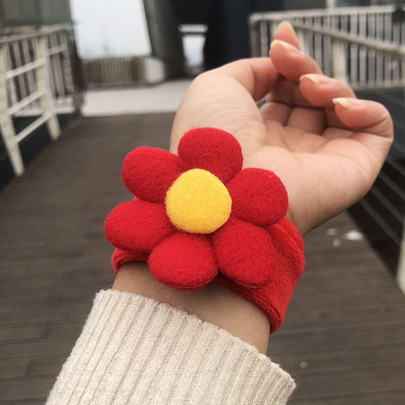 Kindergarten small red flower snap circle children's brooch hairpin net red girl flower cute creative hand loop hair band details Picture