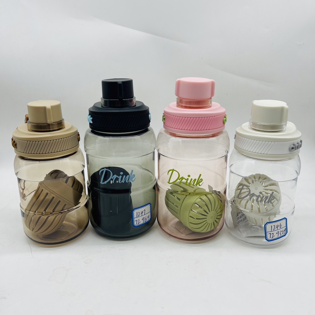 Wholesale new plastic cups, sports and fitness space cups, 650ml portable plastic water cups, men's water bottles, direct drinking water bottles