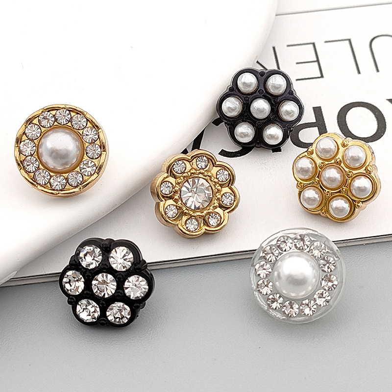 Fashionable chanel-style buttons, high-end hand-sewn diamond-encrusted pearl buttons, shirts, suits, overcoats, trench coats, metal buttons Application Scenario