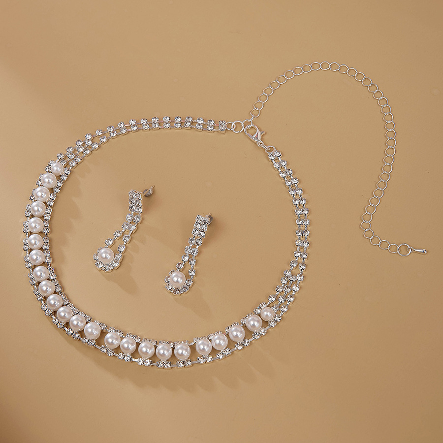 European and American fashionable bride's set, wedding accessories, necklaces, earrings, bracelets, pearls, elegant set, dress accessories details Picture