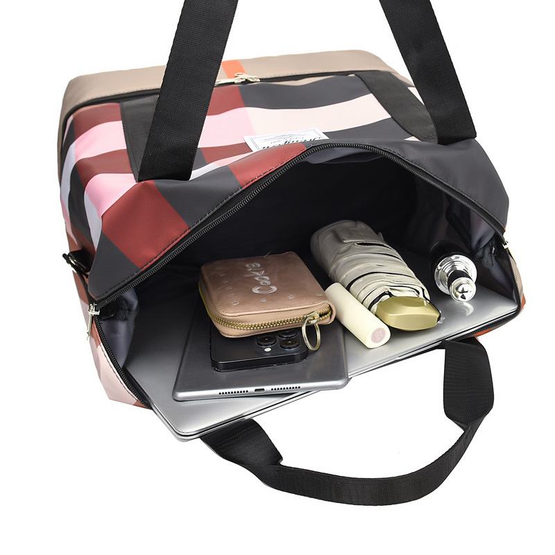 New fashionable travel bag for women, a large-capacity single-shoulder bag for short trips, a lightweight storage bag for travel and business trips, and a luggage bag Application Scenario