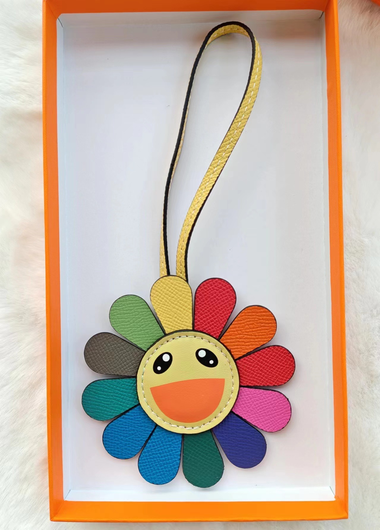 Genuine leather sunflower bag pendant, car pendant, can be matched with platinum, vegetable basket and other bags Item Picture
