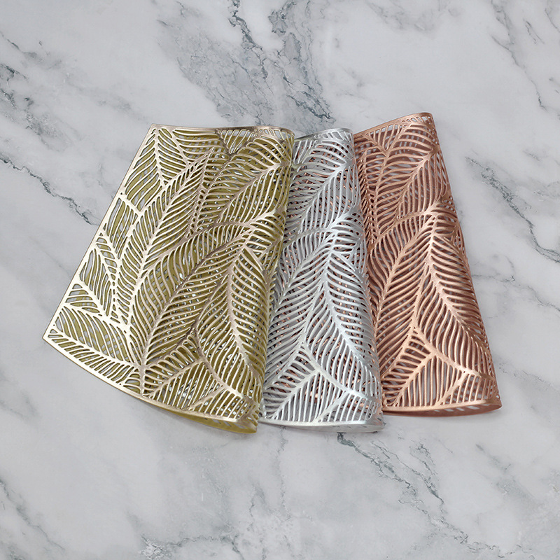 Womei Home Decoration PVC leaf hollowed-out fan-shaped placemats, European-style light luxury gold-embossed waterproof, anti-slip, oil-proof, heat-resistant, wear-resistant and heat-insulating table MATS Application Scenario