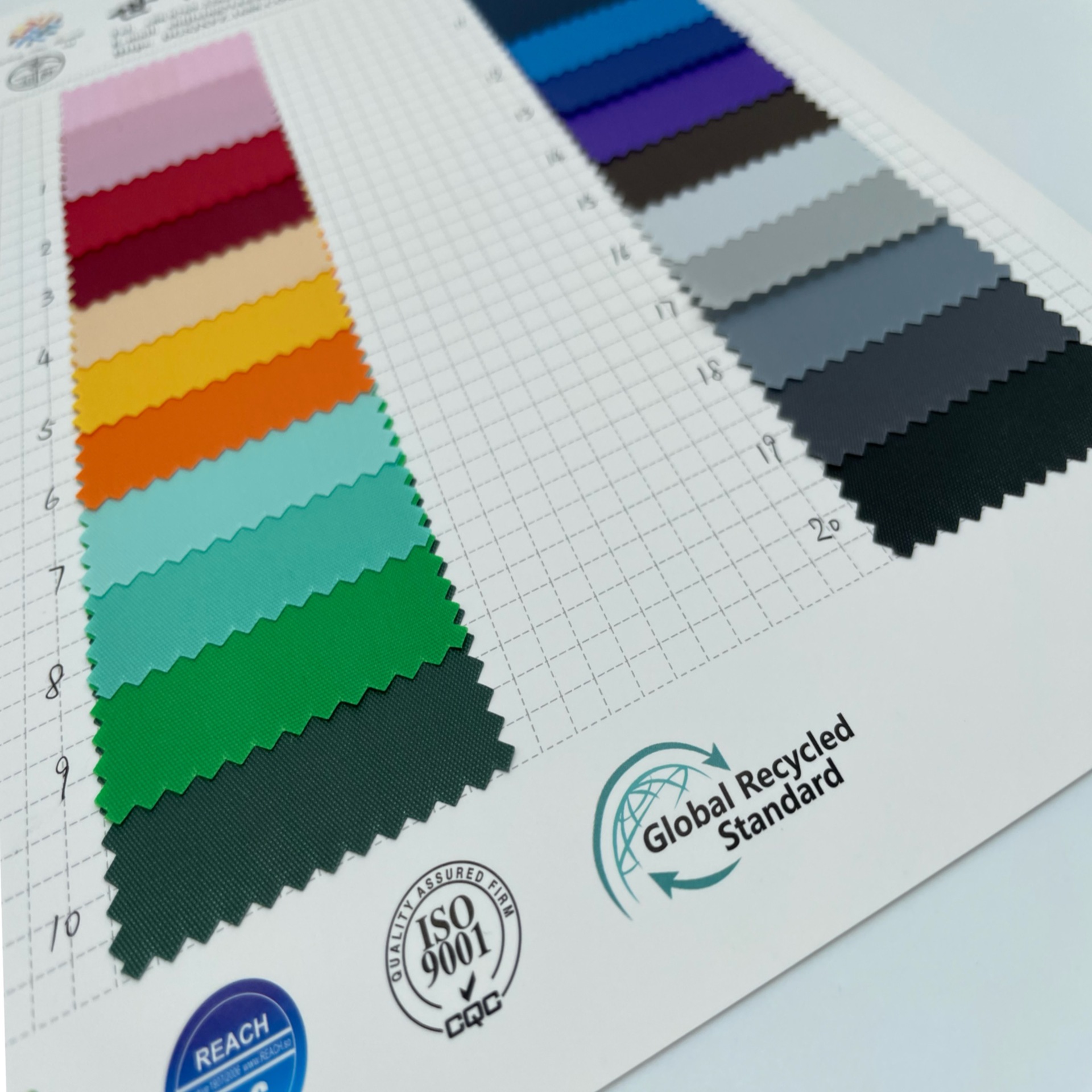 The manufacturer has 210D Oxford fabric RPET polyester fabric waterproof and antibacterial bag lining and storage bag in stock, imitating nylon Application Scenario