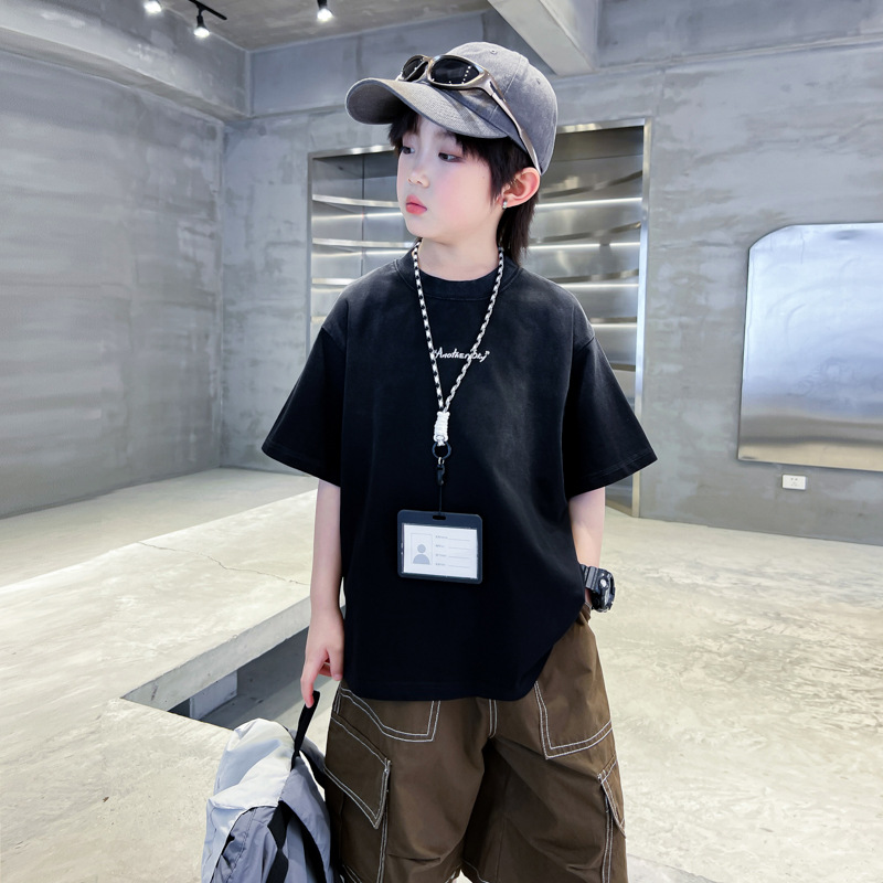 Summer dopamine-gradient short-sleeved T-shirt for boys 2025 New style summer half-sleeved ice-feel top for teenagers and children Application Scenario