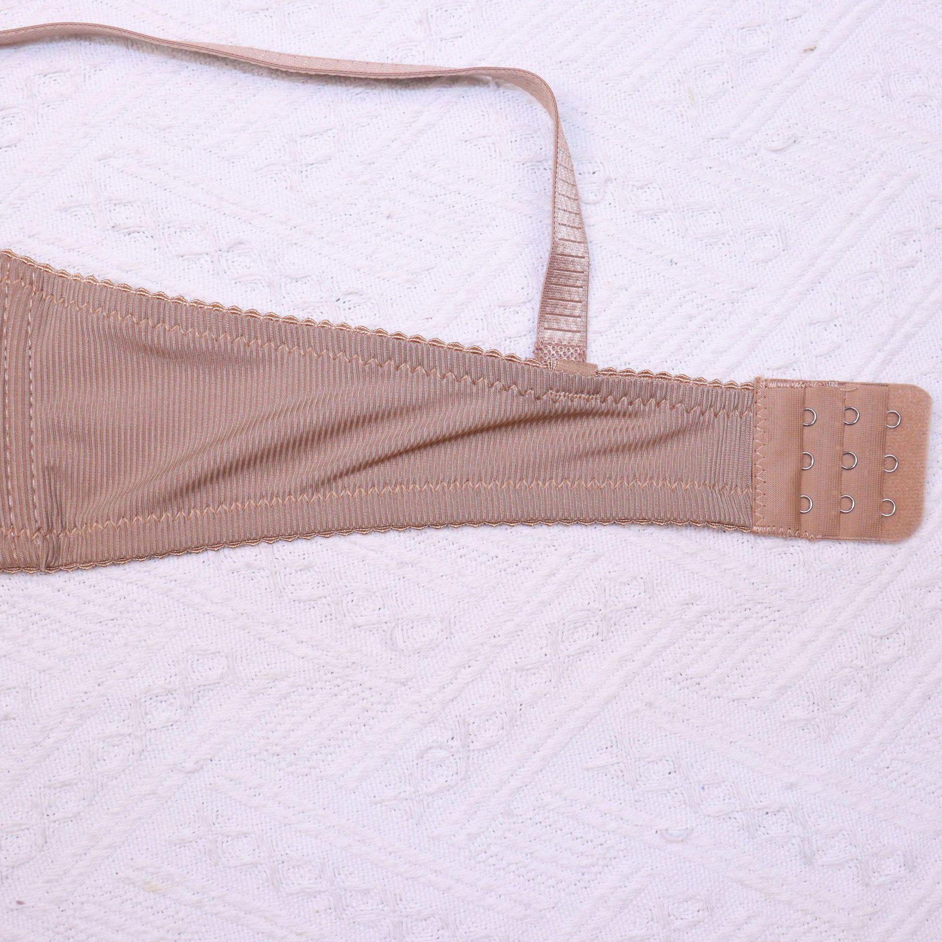 For foreign trade, there are thin, cross-border adjustable, comfortable and breathable C-cup 38-44 bra sets with full points of steel rims details Picture