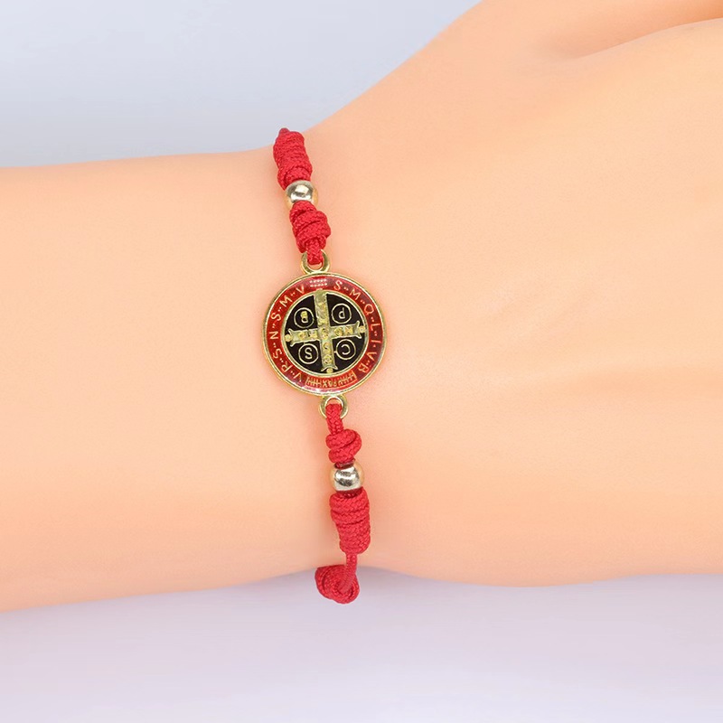 Amazon cross-border bestseller red rope woven Saint Benedict bracelet Religious Prayer Virgin Mary bracelet Application Scenario
