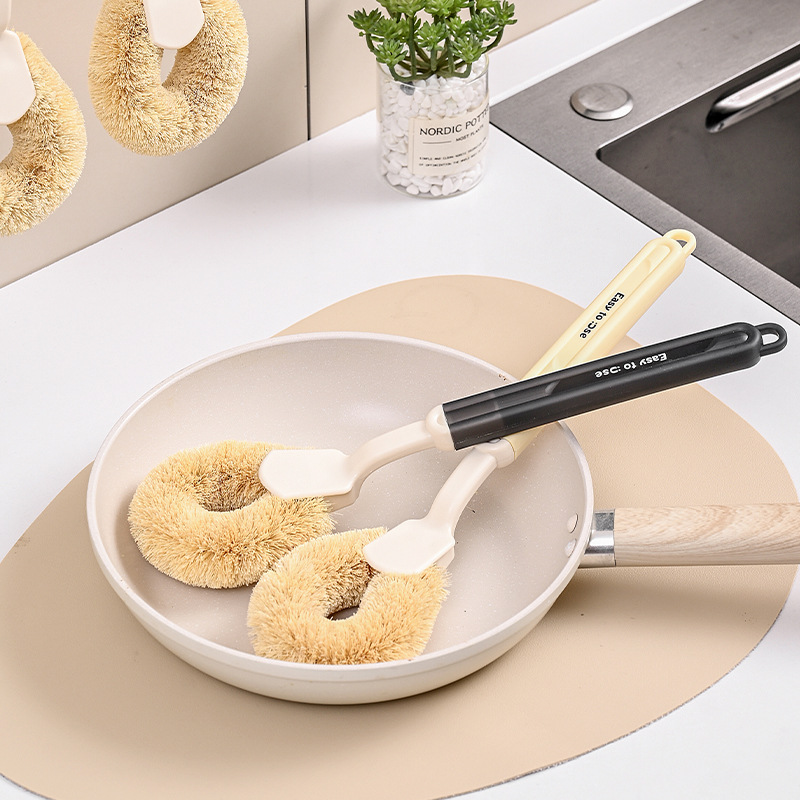 New household pot brush, a kitchen cleaning and scrubbing wonder, can be hung for restaurants and hotel kitchens without getting your hands dirty. Long-handled pot brush Specification image