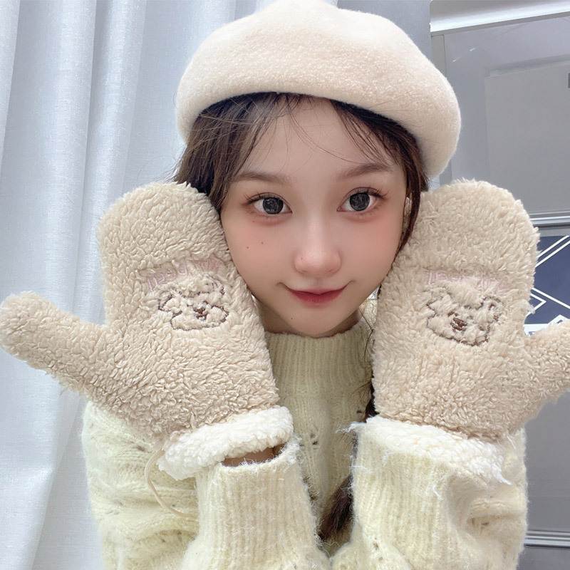 In 2022, the cute Korean version of the "Glove Girl Winter" student, featuring plush and thickened warm cartoon full-finger gloves for cycling and driving in winter Application Scenario